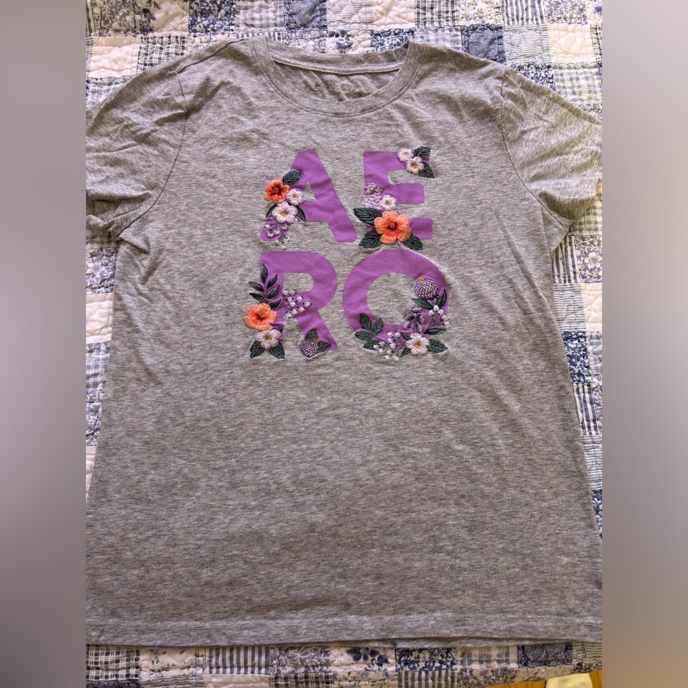 Classic Crew Aeropostale T-Shirt in size large